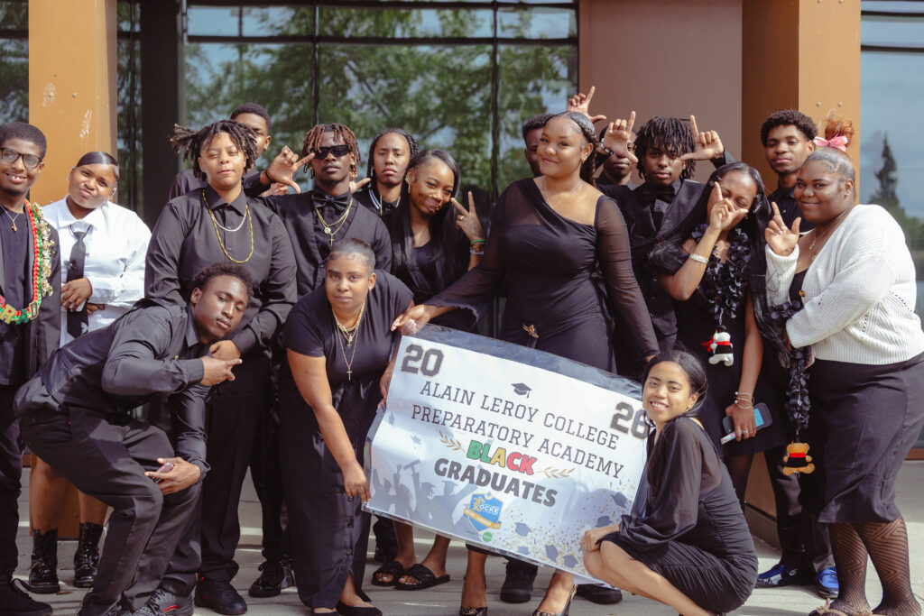3 Black Graduation Sy26_122026